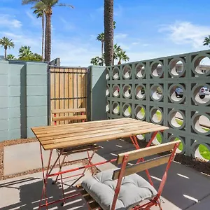  Apartment Large Rooftop & Poolside - Walk To Old Town United States